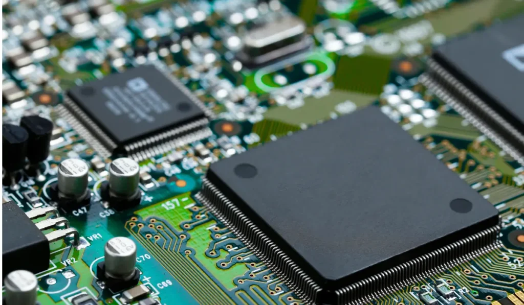 top commercial ML CPU models from Intel and AMD with specifications highlighted